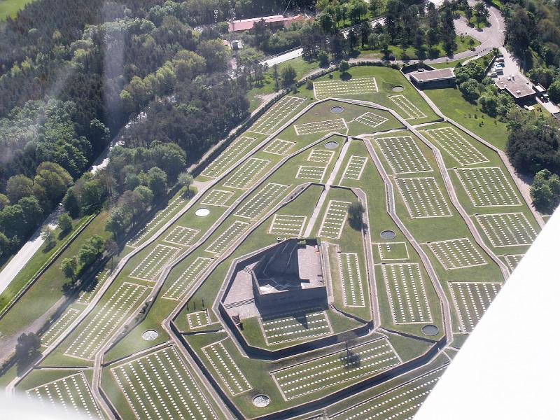 Ajdovscina 015.jpg - Cimitero Tedesco dei caduti 1944/45 - Passo della Futa